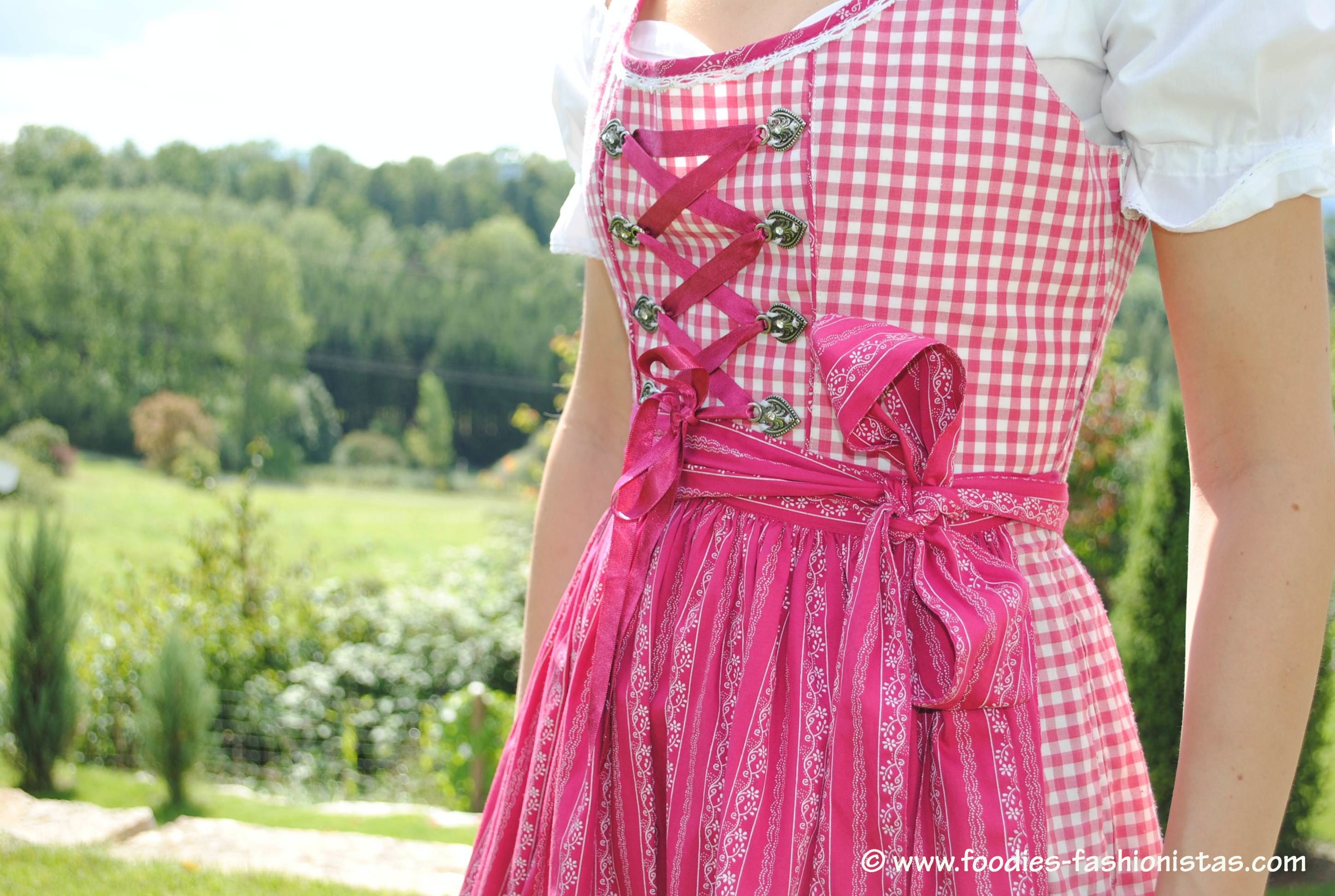 How To Tie Your Bavarian Dirndl Apron | foodies &amp; fashionistas